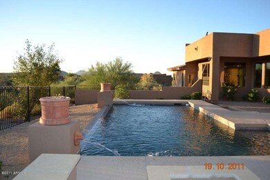 Pool w water features