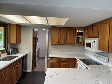 304 Leber Ct NW, Orting, WA 98360 - photo 4