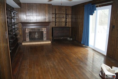 305 Circle Dr, Algonquin, IL 60102 - photo 2