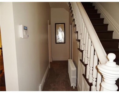 Entry/Foyer.