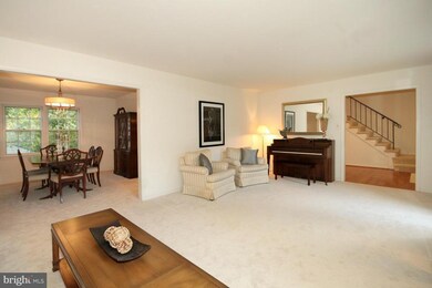 9201 Alyssum Way, Annandale, VA 22003 - photo 4