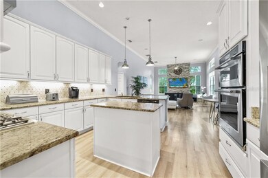 Kitchen/Family Room Combo