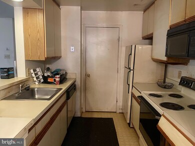 3321 Sir Thomas Dr unit 34, Silver Spring, MD 20904 - photo 2