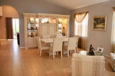 FORMAL DINING