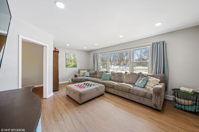 209 Triton Ln, Naperville, IL 60540 - photo 5