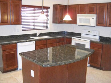 DSCN1131-Kitchen-vacant