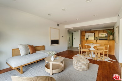 Living Room/Dining Area