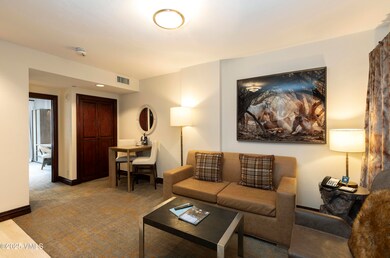 BCL 313-H_Livingroom