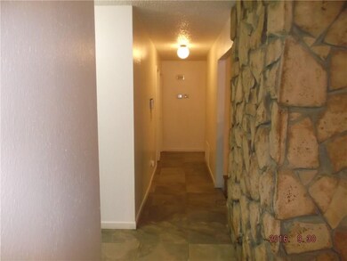 1016 NE 20th St, Moore, OK 73160 - photo 5