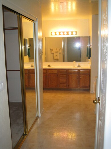 898 S Paradise Dr, Gilbert, AZ 85233 - photo 6