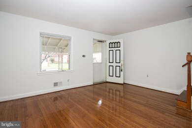 304 Grovethorn Rd, Middle River, MD 21220 - photo 2