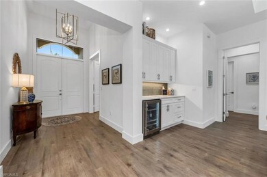 Wet Bar - Foyer