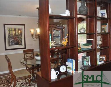 Dining Room. Divider between Foyer & Dining Room
