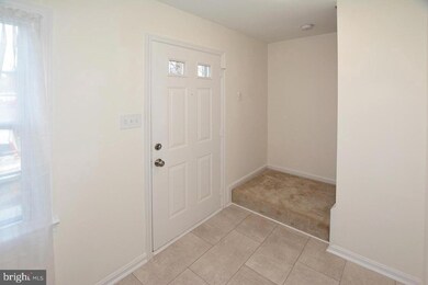 9523 Poplar Leaf Ct, Fairfax, VA 22031 - photo 2