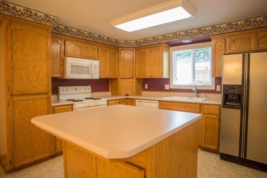 734 Hemlock Ct, Central Point, OR 97502 - photo 7