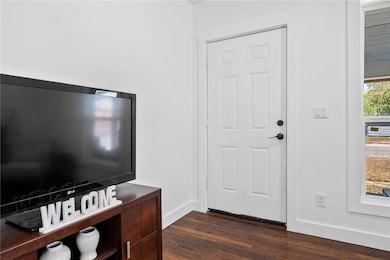 221 S Mccall Ave, Sinton, TX 78387 - photo 5