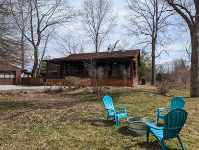 Sweet fireplace beside creek for cool evenings