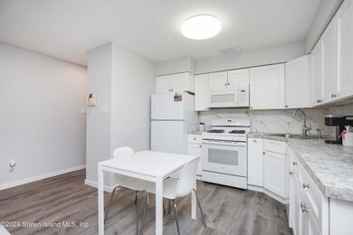 (3) KITCHEN