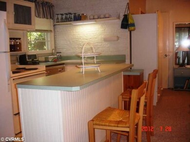 Kitchen - Kitchen with Bar