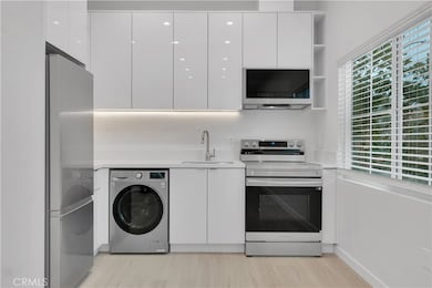 23806 Calvert St, Los Angeles, CA 91367 - photo 2