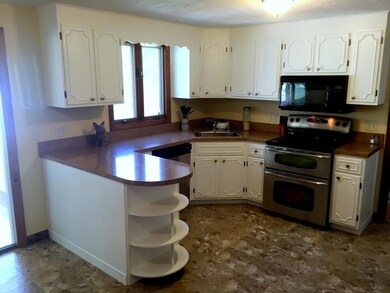 11 Valleyview Dr, MerriMacK, NH 03054 - photo 4