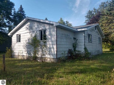 638 N Court St, Au Gres, MI 48703 - photo 5