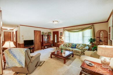 211 W Edison Dr, Statesville, NC 28625 - photo 7