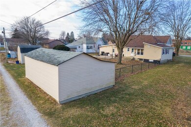 327 Oak St, Tipton, IN 46072 - photo 4