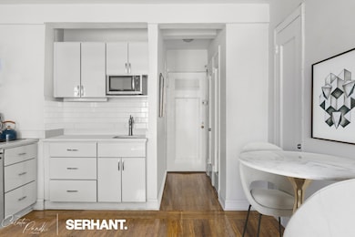 Woodstock Tower unit 705, New York, NY 10017 - photo 7