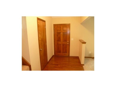 HARDWOOD FLOOR ENTRY!!