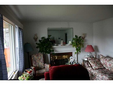 121 Priscilla Rd, Woonsocket, RI 02895 - photo 4