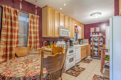 Eat-in Kitchen