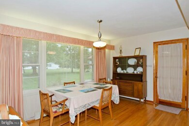 14718 Carson Dr, Burtonsville, MD 20866 - photo 4