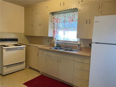 1022 Cassingham Ave, Coshocton, OH 43812 - photo 5