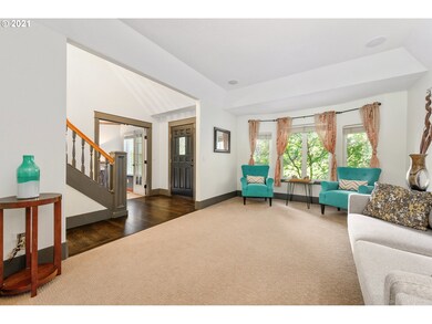 Living Room/Entrance