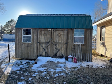 910 2nd St, Deer Creek, OK 74636 - photo 3