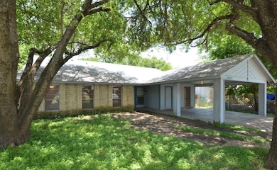 10801 Lanshire Dr unit B, Austin, TX 78758 - photo 2