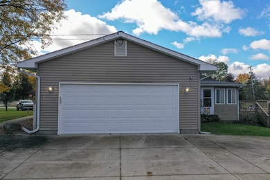 5151 Blossom Dr, Flushing, MI 48433 - photo 3