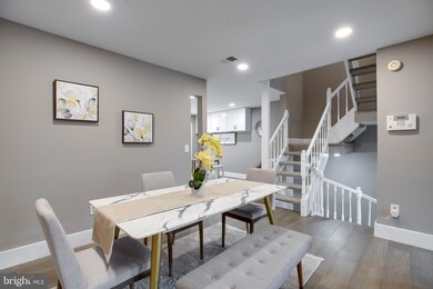 8036 Merry Oaks Ct, Vienna, VA 22182 - photo 6