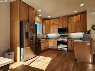 891 Division St NE, Bandon, OR 97411 - photo 5