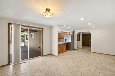 876 Ridgeway Cir, Medford-04