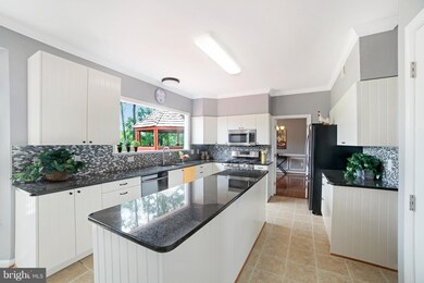 8908 Brink Rd, Gaithersburg, MD 20882 - photo 5