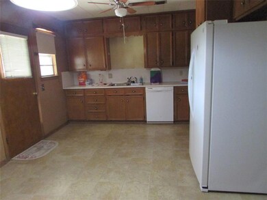 304 S Garrett Ave, Ennis, TX 75119 - photo 3