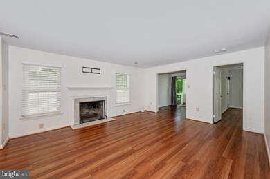 10825 Luxberry Dr, Rockville, MD 20852 - photo 5