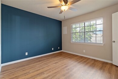 2100 Southwood Dr unit 17, College Station, TX 77840 - photo 6