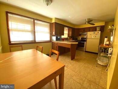 750 Locust St, Mount Wolf, PA 17347 - photo 6