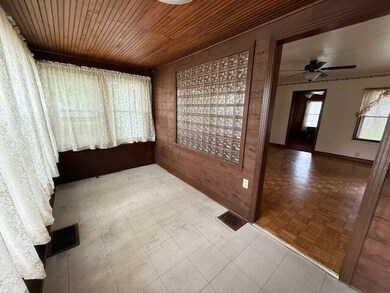 902 S 5th St, Monmouth, IL 61462 - photo 2