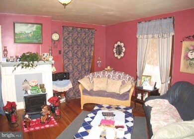 395 N Massanutten St, Strasburg, VA 22657 - photo 5