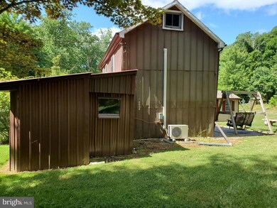 11416 Hanging Rock Rd, Clear Spring, MD 21722 - photo 2