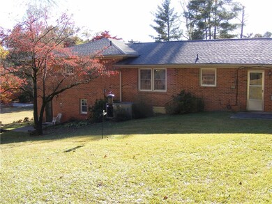 428 Holloway St, Walhalla, SC 29691 - photo 4